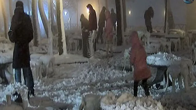 Karlı havada horon teptiler