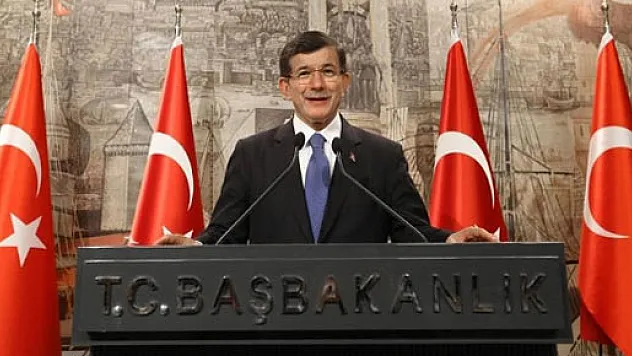 Davutoğlu Anayasa Komisyonu üyelerini açıkladı