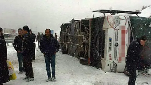 Ankara'da yolcu otobüsü devrildi: 25 yaralı