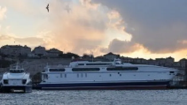 Fırtına deniz ulaşımını aksatıyor