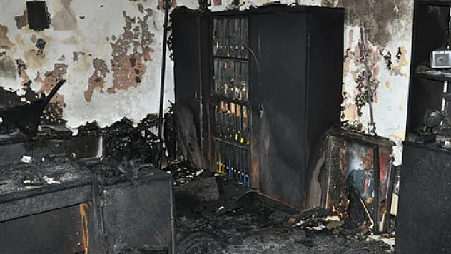 Eğitime örgüt bombası: 78 okulu yaktılar