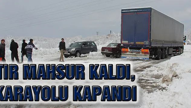 Tır Mahsur Kaldı, Karayolu Kapandı 