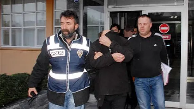 Müdüre gasp tuzağı kuran zanlılar yargıda