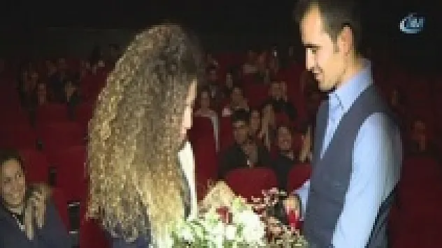 Sinemada film gibi evlenme teklifi