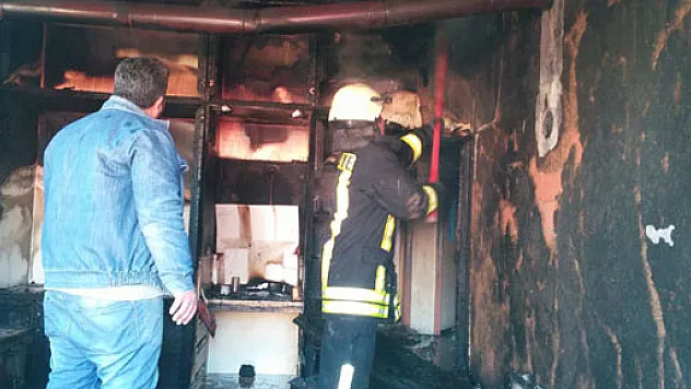 Patlayan televizyon evi kül etti