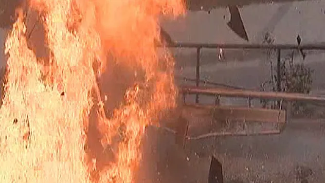 Durağa bırakılan dolu tüp fünyeyle böyle patlatıldı