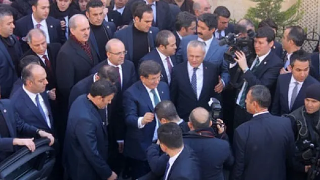 Davutoğlu cuma namazını tarihi camide kıldı