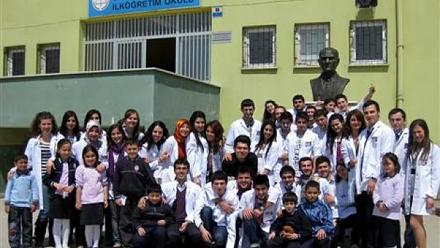 Tıp öğrencileri temiz geleceği anlattı