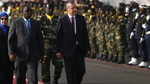 Erdoğan Senegal'de resmi törenle karşılandı