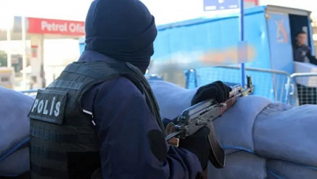 Güvenlik güçlerine saldırı: 3 polis yaralı