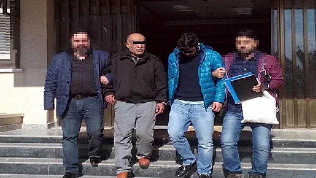 Oğluyla kavga eden arkadaşını öldürdü