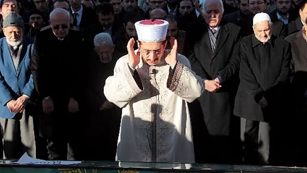 Eski Bakan Adak son yolculuğuna uğurlandı