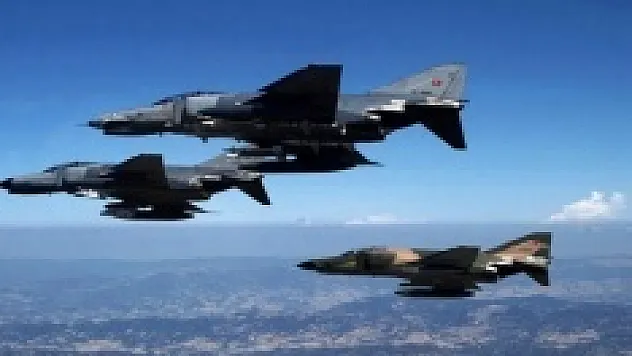 Suriye sınırında 10 F-16 ile devriye uçuşu