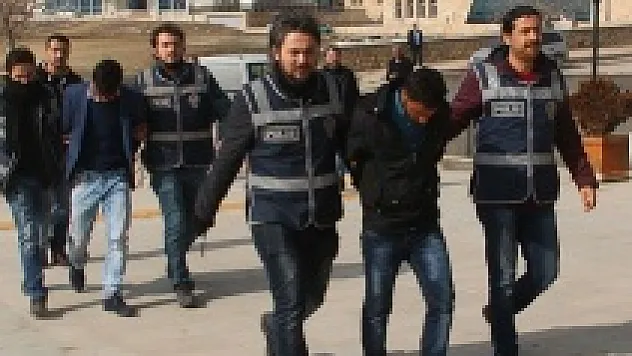 Polisin dikkati öğretmenin 250 bin lirasını kurtardı