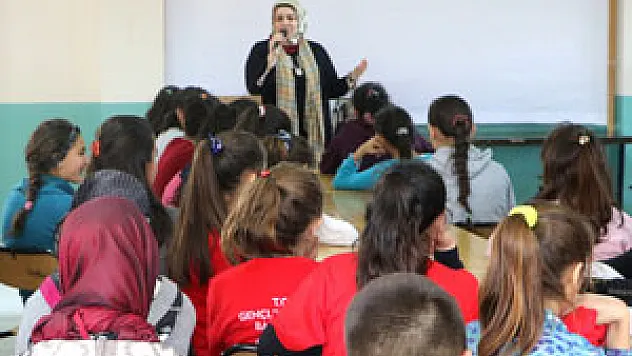 SAMSUNLU ÖĞRENCİLERE 'MADDE BAĞIMLILIĞI VE ERGEN PSİKOLOJİSİ' SEMİNERİ