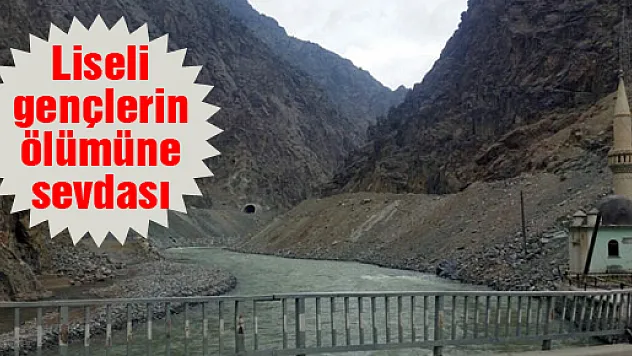 Liseli gençlerin ölümüne sevdası