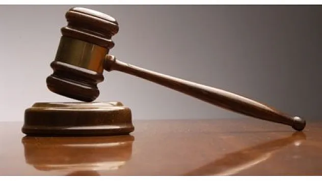 Eski bakana hakarete hapis cezası