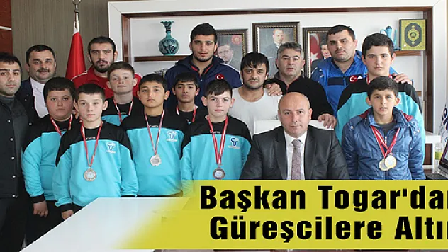 Başkan Togar'dan Güreşcilere Altın