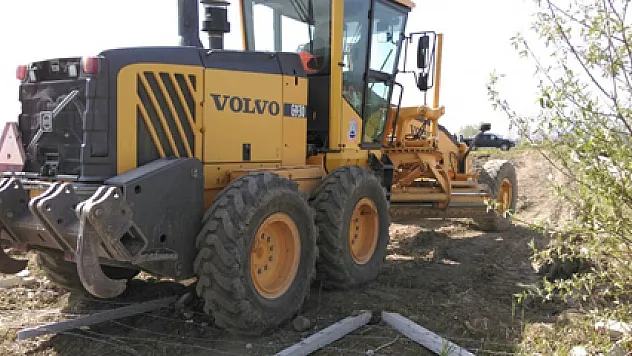 Mahalle Sakinleri Belediye İş Makinelerine Engel Oldu