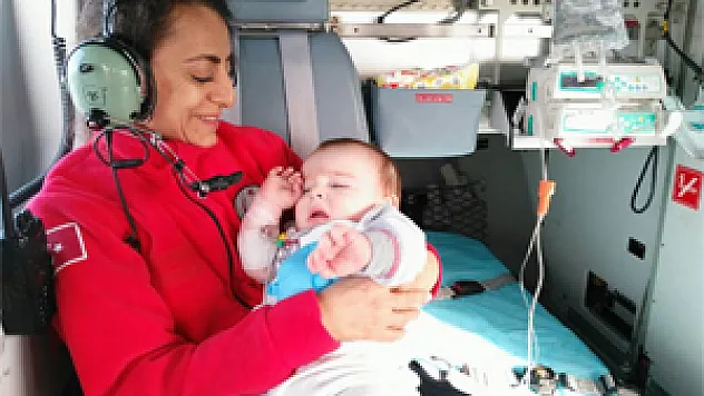 AMBULANS HELİKOPTERLER 8 AYLIK BEBEK İÇİN SEFERBER OLDU