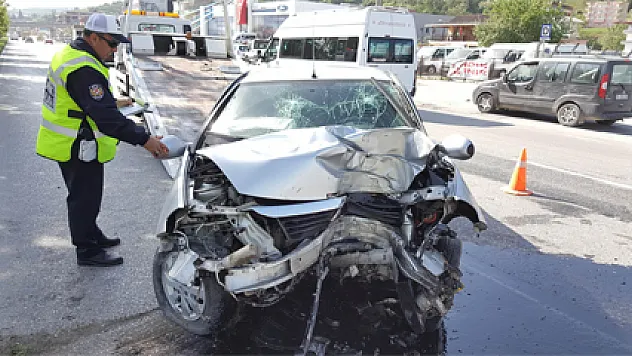 Otomobil Direğe Çarptı: 1 Yaralı