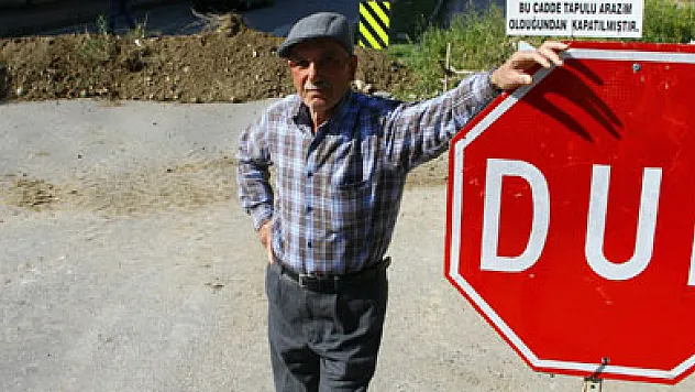  'ARAZİ BENİM' DİYEREK CADDENİN TAMAMINI TRAFİĞE KAPATTI 