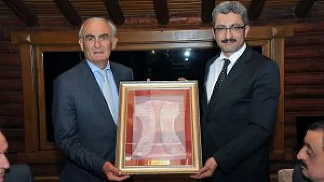 BAŞKAN YILMAZ, METEOROLOJİ BÖLGE MÜDÜRÜ'NE VEDA YEMEĞİ VERDİ