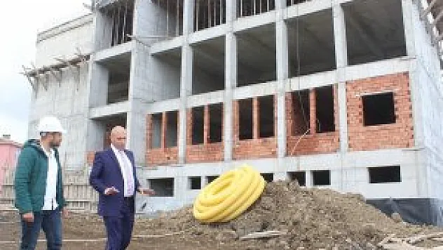 TEKKEKÖY'DE BİR YILDA ÜÇ OKUL YÜKSELİYOR