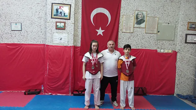 TEAKWANDO'CU ÇOCUKLAR GÖZ KAMAŞTIRIYOR