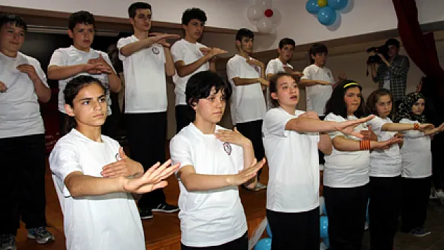 İşitme Engellilerden 'Engelliler Haftası' Etkinliği