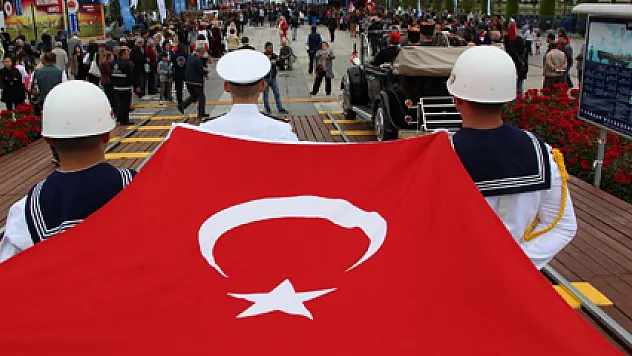 Atatürk'ü Temsil Eden Bayrak Karaya Çıkarıldı