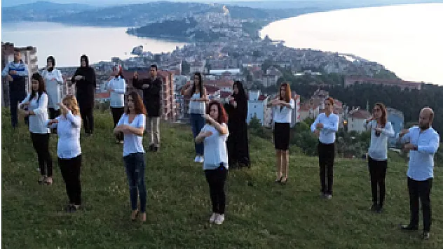  İŞARET DİLİYLE İSTİKLAL MARŞI