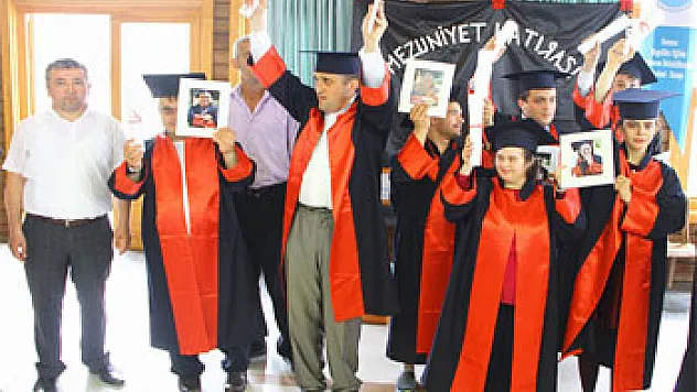 ZİHİNSEL ENGELLİ ÖĞRENCİLERİN MEZUNİYET HEYECANI