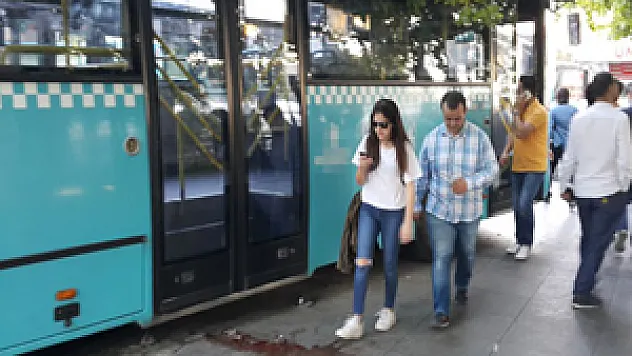 İstanbul'da akılalmaz kaza: 2 yaralı