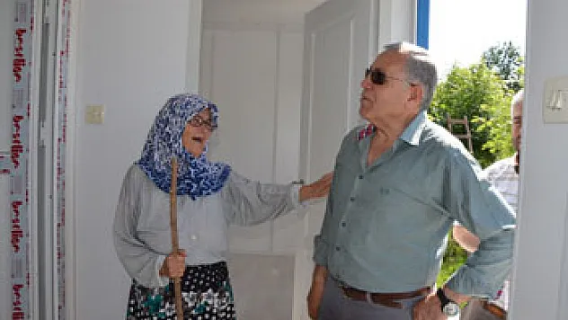  80 YAŞINDAKİ KADININ İSTEĞİNİ KAYMAKAM YERİNE GETİRDİ
