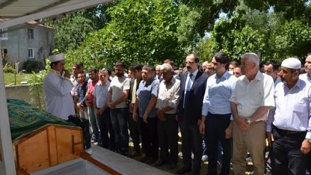 DENİZDE BOĞULAN ÇOCUKLAR SON YOLCULUKLARINA UĞURLANIYOR