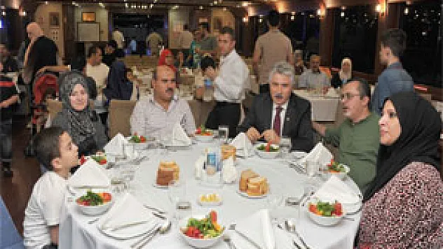 ÜRDÜNLÜ HEYET, GEMİ TURUYLA SAMSUN'U İZLEDİ