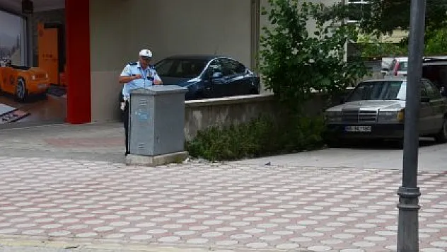  Otomobilin çarptığı kadın yaralandı