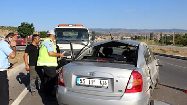 Osmancık'ta TIR otomobile çarptı: 2 yaralı