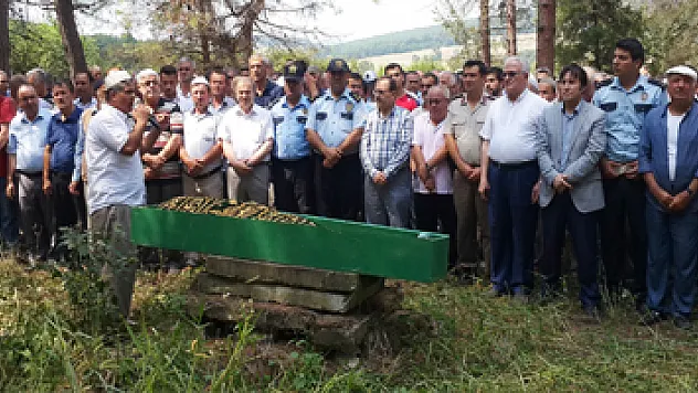 Emekli emniyet müdürü toprağa verildi