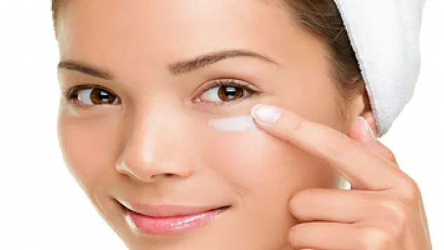 Göz altı torbaları yaşlı gösteriyor