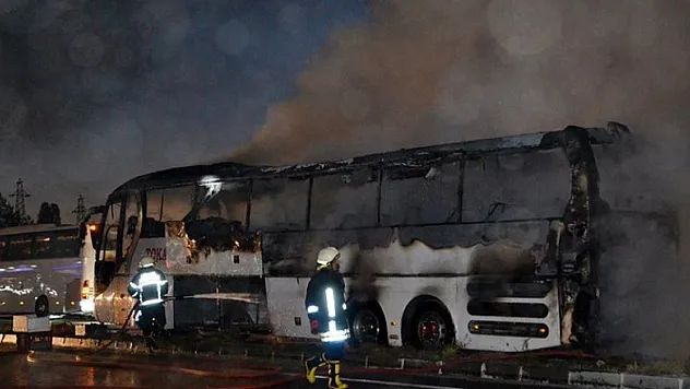 Tosya'da seyir halindeki yolcu otobüsü yandı