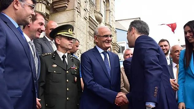 Büyükşehir'de devlet-millet bayramlaştı