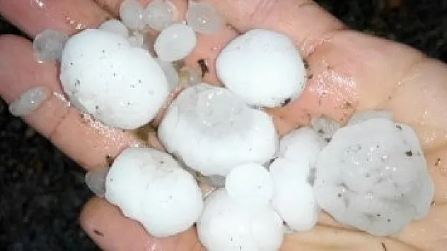 Samsun'da cevizden büyük dolu yağdı