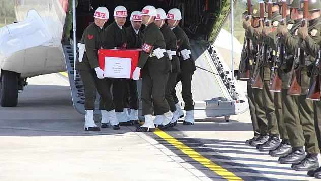 Şehit uzman onbaşı gözyaşı ile karşılandı