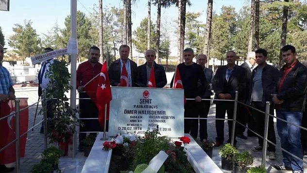 Samsunlu şehit yakını ve gazilerden Halisdemir'in mezarına ziyaret