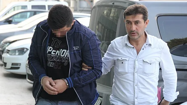 Kuyumcuya sahte altın satarken yakalandı