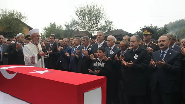 Çocuğunu göremeden şehit düşen askere gözyaşı