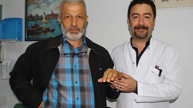 Plastik cerrahtan el ve parmak kırıklarında eklemlerin tellere yapışmasını önleyen yöntem