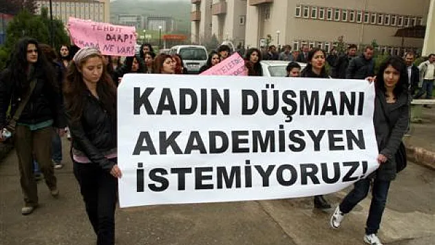 Öğretim Üyesi-Öğrenci aşkına soruşturma